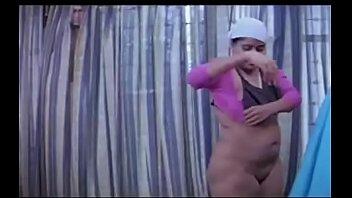 xxxxxxxx hindi Mallu maid  bathing and pussy strip